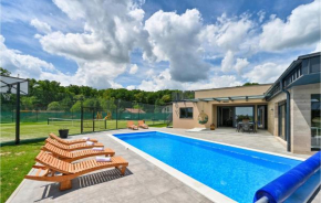 Beautiful home in Koprivnica with Outdoor swimming pool, WiFi and Heated swimming pool